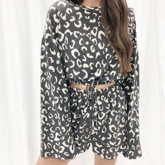 2 PIECE MATCHING LEOPARD PRINT SET - Picture 1 of 9